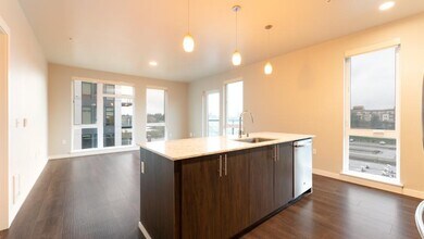 1085 103rd Ave NE in Bellevue, WA - Building Photo - Building Photo