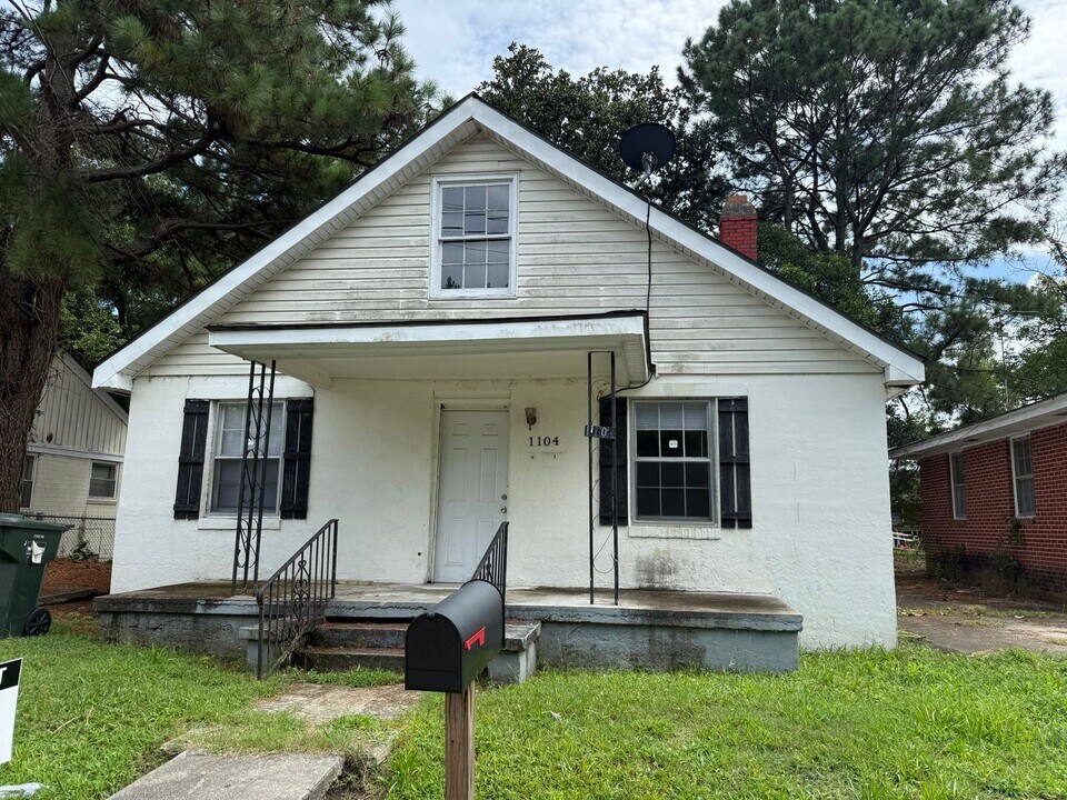 1104 Elvie St S in Wilson, NC - Foto de edificio