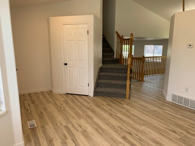 1439 N 2375 W in Layton, UT - Foto de edificio - Building Photo