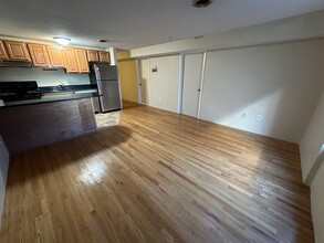 377 Dorchester St, Unit 1 in Boston, MA - Building Photo - Building Photo