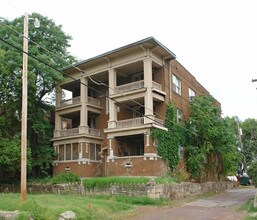 630 SW Taylor St in Topeka, KS - Foto de edificio - Building Photo