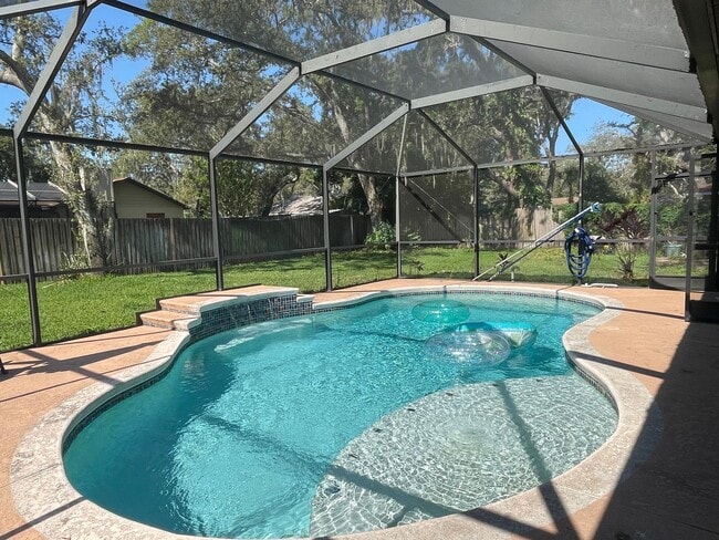 213 Bloomingfield Dr in Brandon, FL - Building Photo - Building Photo