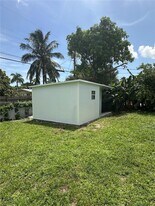 19215 NW 7th Ct in Miami, FL - Building Photo