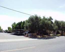 Christown Manor II in Phoenix, AZ - Building Photo