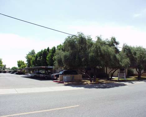 Christown Manor II in Phoenix, AZ - Building Photo