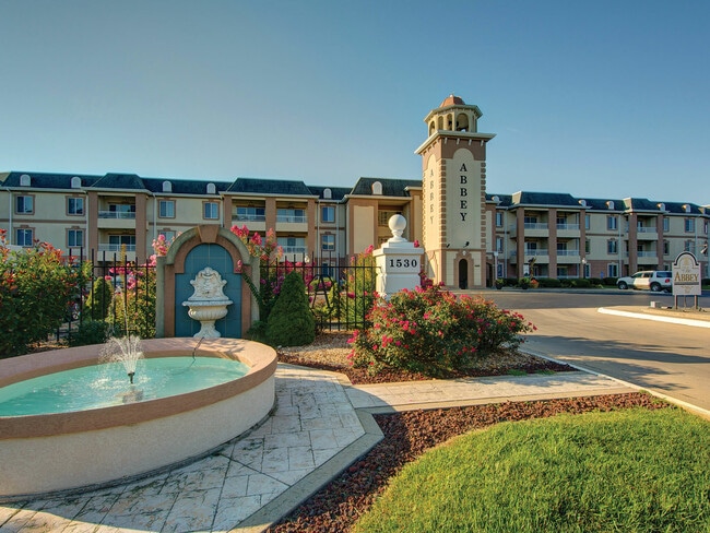 The Abbey Apartments in Springfield, MO - Foto de edificio - Building Photo