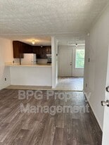 123 Circle Dr in White Sulphur Springs, WV - Building Photo