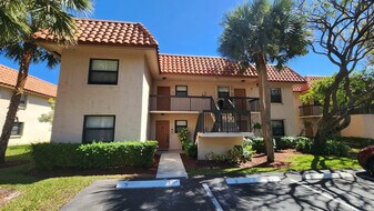 15710 E Waterside Cir in Sunrise, FL - Building Photo
