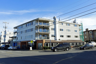 Alki Shores Apartments in Seattle, WA - Building Photo - Building Photo