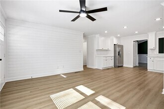 127 Perry St in Loganville, GA - Building Photo - Building Photo