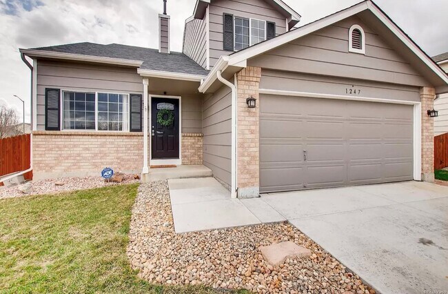 1247 Cedarwood Dr in Longmont, CO - Building Photo - Building Photo