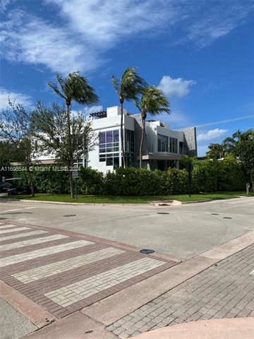 548 Fernwood Rd in Key Biscayne, FL - Foto de edificio - Building Photo