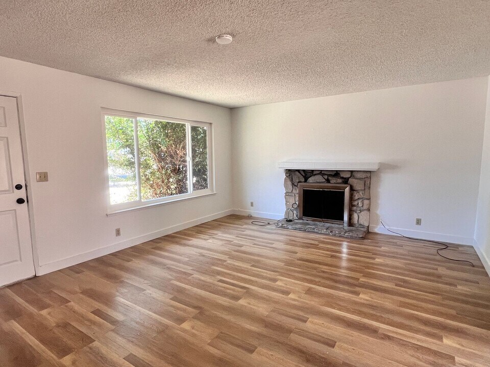 75 Essendon Way in San Jose, CA - Building Photo