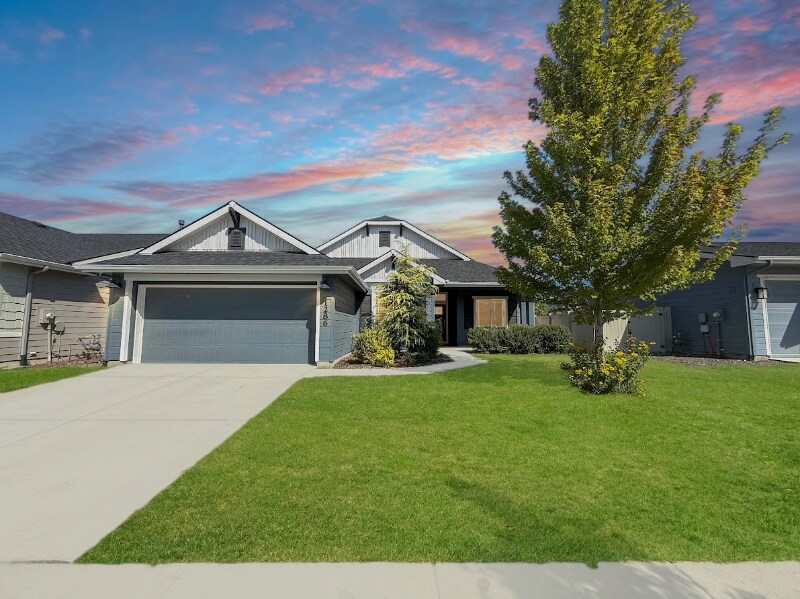 1286 E Whig Dr in Kuna, ID - Building Photo