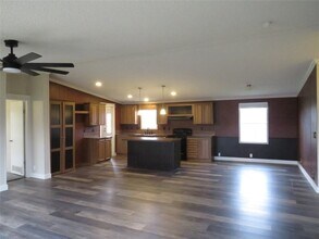 2141 Crockett Rd in Sanger, TX - Foto de edificio - Building Photo