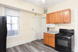 1721 W Nelson St, Unit 2R in Chicago, IL - Building Photo - Building Photo