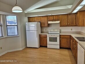 8229 Hamden Cir W in Jacksonville, FL - Building Photo - Building Photo