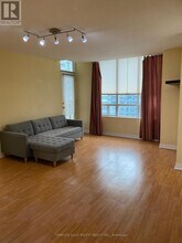 260 Doris Ave in Toronto, ON - Building Photo - Building Photo