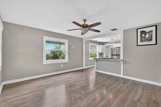 2348 37th St S in St. Petersburg, FL - Building Photo - Building Photo