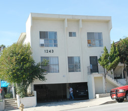 1243 N Virgil Ave in Los Angeles, CA - Building Photo - Building Photo