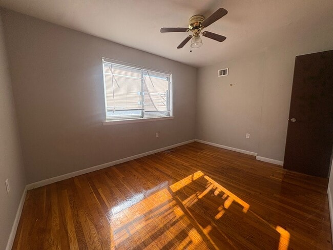 233 Barnes Ave, Unit 12 in New Haven, CT - Building Photo - Building Photo