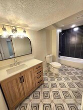 10074 Countrywood Dr in Sandy, UT - Foto de edificio - Building Photo