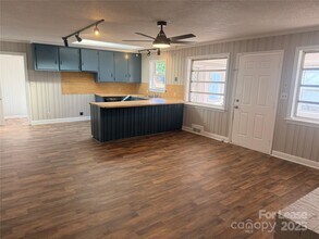 5226 Indian Trail Fairview Rd in Indian Trail, NC - Foto de edificio - Building Photo