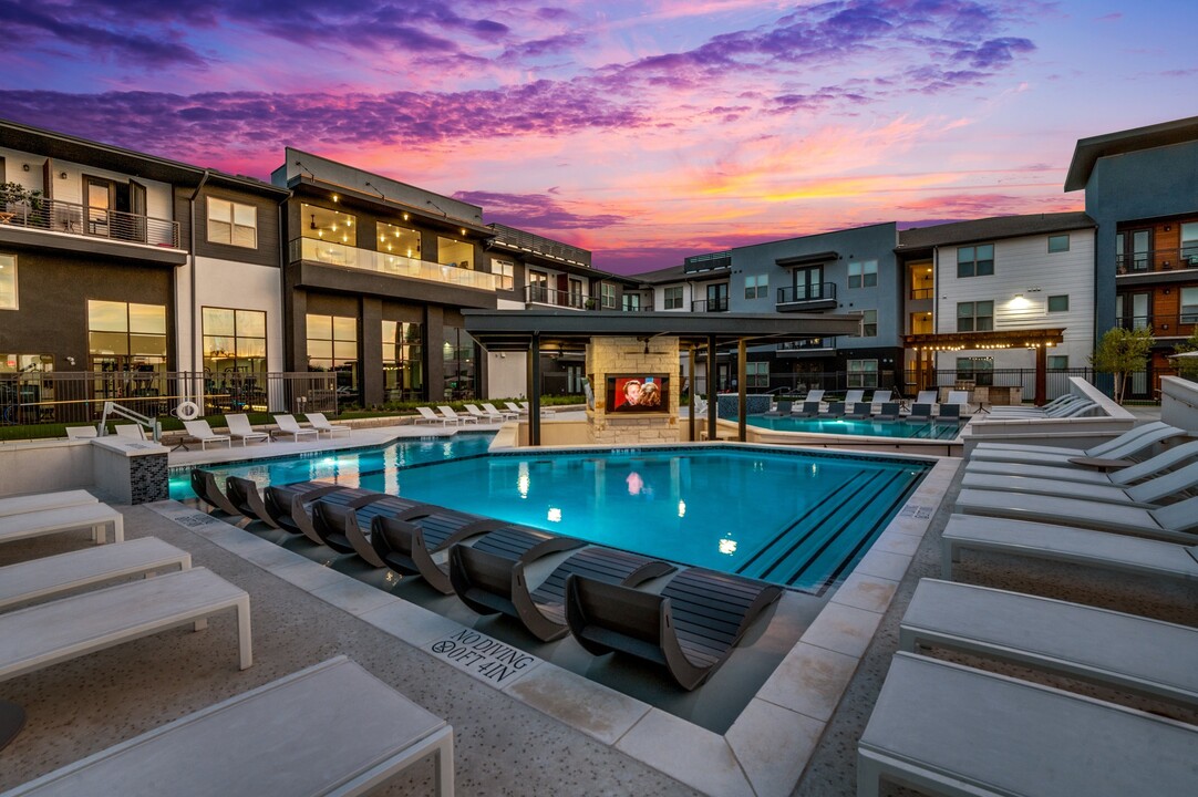 The Henley in Grand Prairie, TX - Foto de edificio