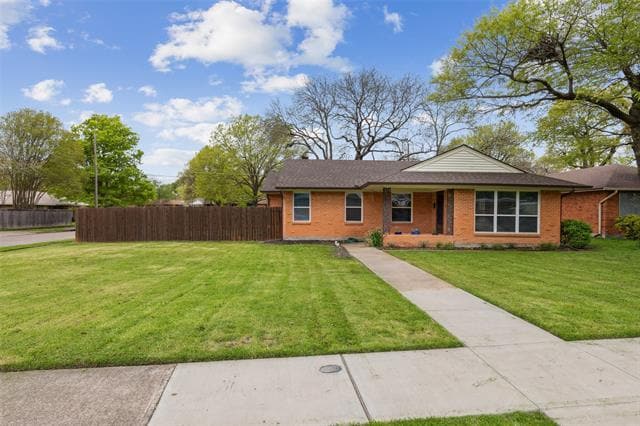 10205 Newcombe Dr in Dallas, TX - Building Photo - Building Photo