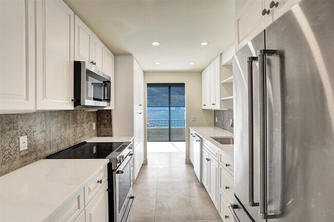 5510 N Ocean Dr in Riviera Beach, FL - Building Photo - Building Photo