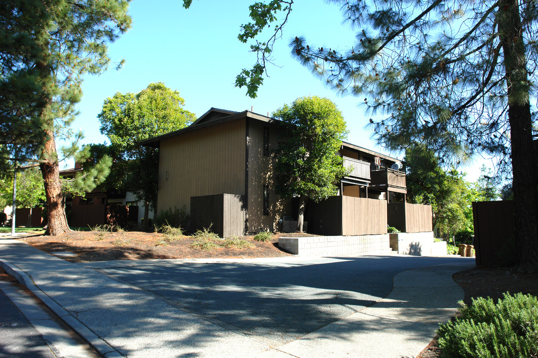 313 Camelback Rd in Pleasant Hill, CA - Foto de edificio