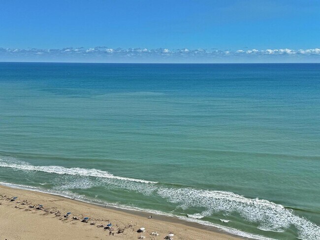 3000 N Ocean Dr, Unit 32B in Riviera Beach, FL - Foto de edificio - Building Photo