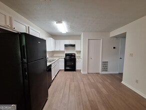 6562 Carriage Ln in Union City, GA - Building Photo - Building Photo