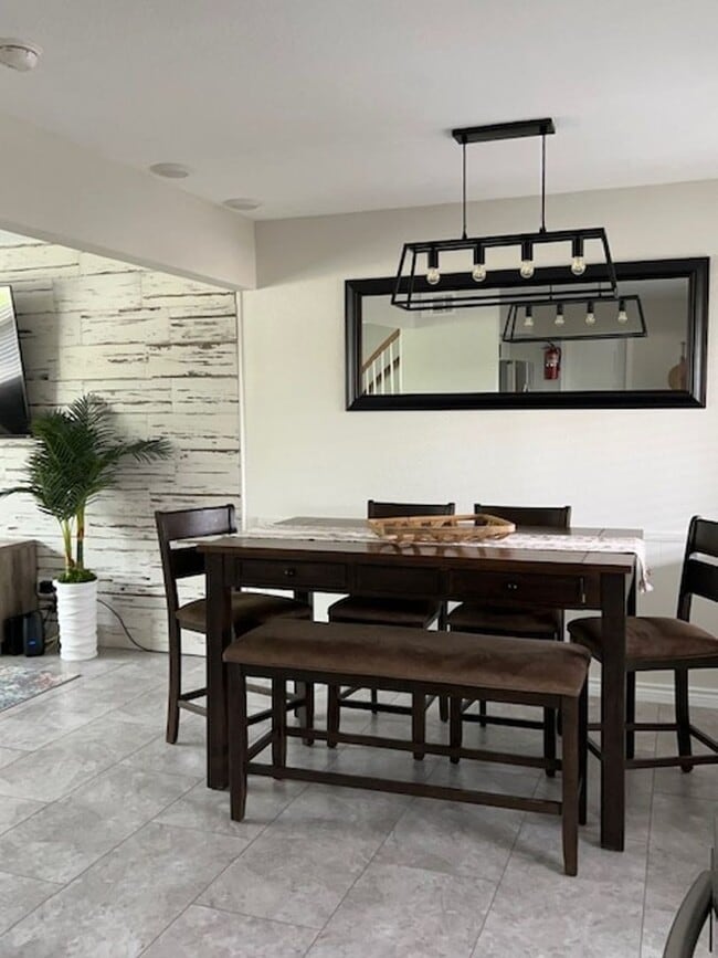 127 E Silver Sands Dr in San Antonio, TX - Foto de edificio - Building Photo