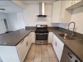 1743 S La Brea Ave in Los Angeles, CA - Building Photo - Building Photo