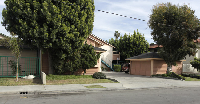 1320 Peckham St in Fullerton, CA - Building Photo - Building Photo