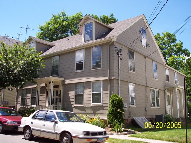 154 College St in Middletown, CT - Building Photo - Building Photo