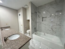 2910 Colonial Dr in Sugar Land, TX - Building Photo