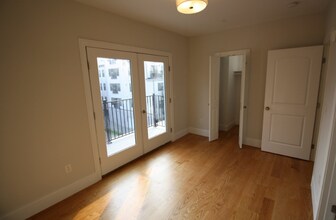 276 Athens St, Unit PH in Boston, MA - Building Photo - Building Photo