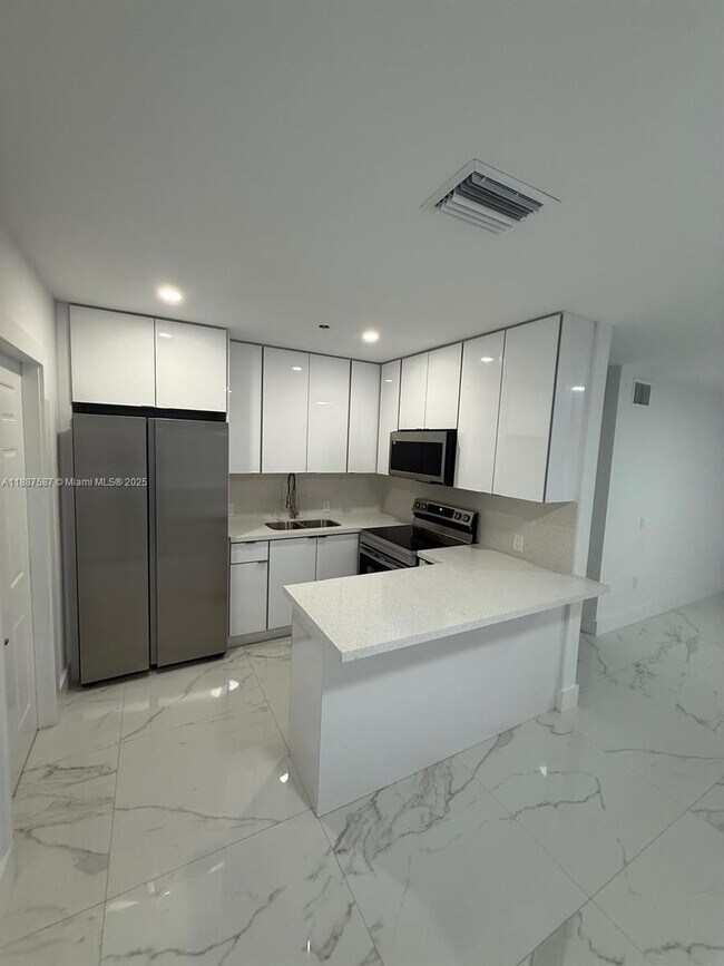 1901 NW 1st Terrace in Miami, FL - Building Photo - Building Photo
