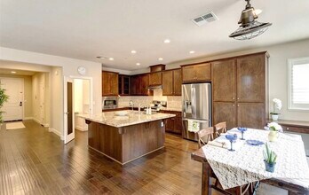 4628 Kinsley St in Dublin, CA - Foto de edificio - Building Photo