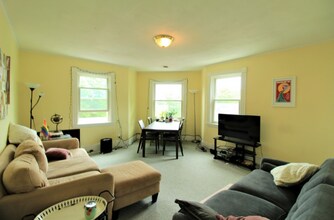 72 Summit Ave in Brookline, MA - Foto de edificio - Building Photo