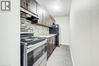 317 Erb St. W in Waterloo, ON - Building Photo - Building Photo