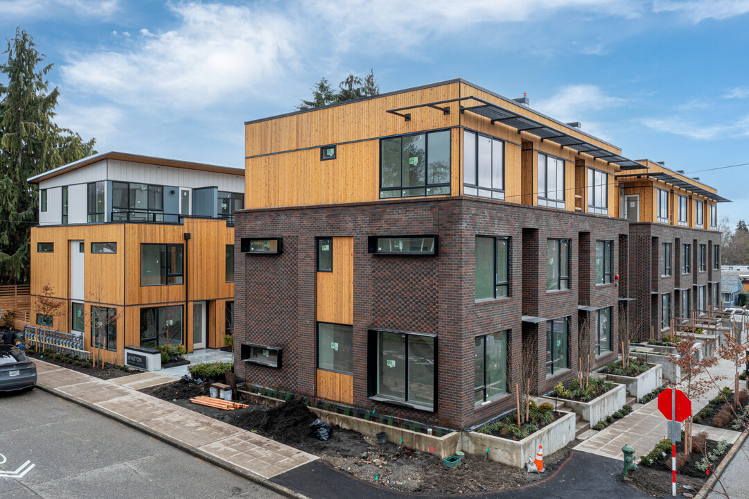 6556 Ravenna Ave NE in Seattle, WA - Building Photo