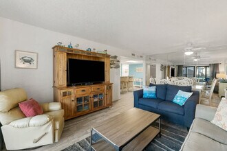 8727 Thomas Dr in Panama City, FL - Building Photo - Building Photo