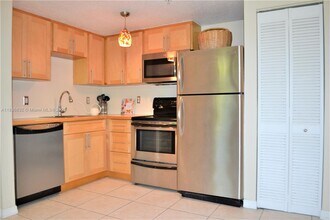 2630 SW 28th St in Miami, FL - Building Photo - Building Photo