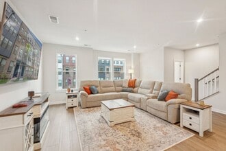 4610 Olivine Dr in Chantilly, VA - Foto de edificio - Building Photo