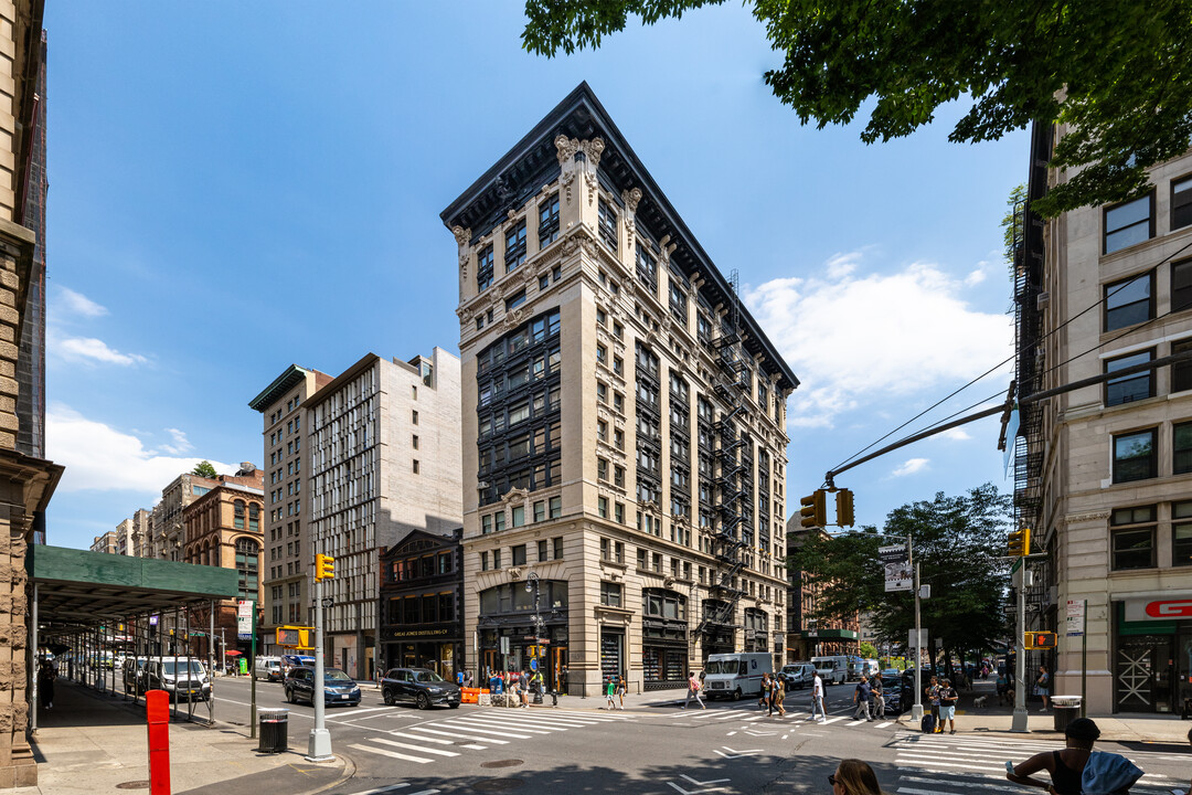 684 Broadway in New York, NY - Building Photo