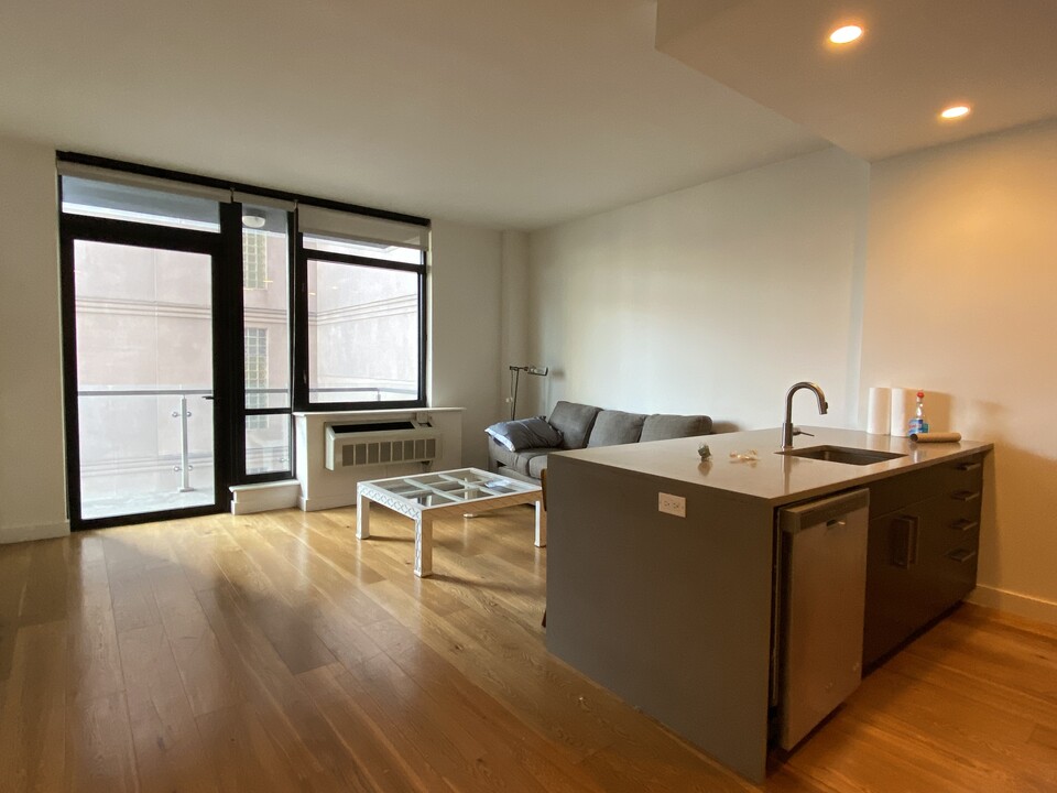 180 Nassau St in Brooklyn, NY - Building Photo