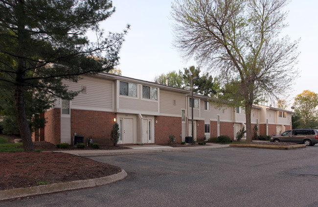 Channelwood Village - Gardens / Townhouses in Akron, OH - Building Photo - Building Photo